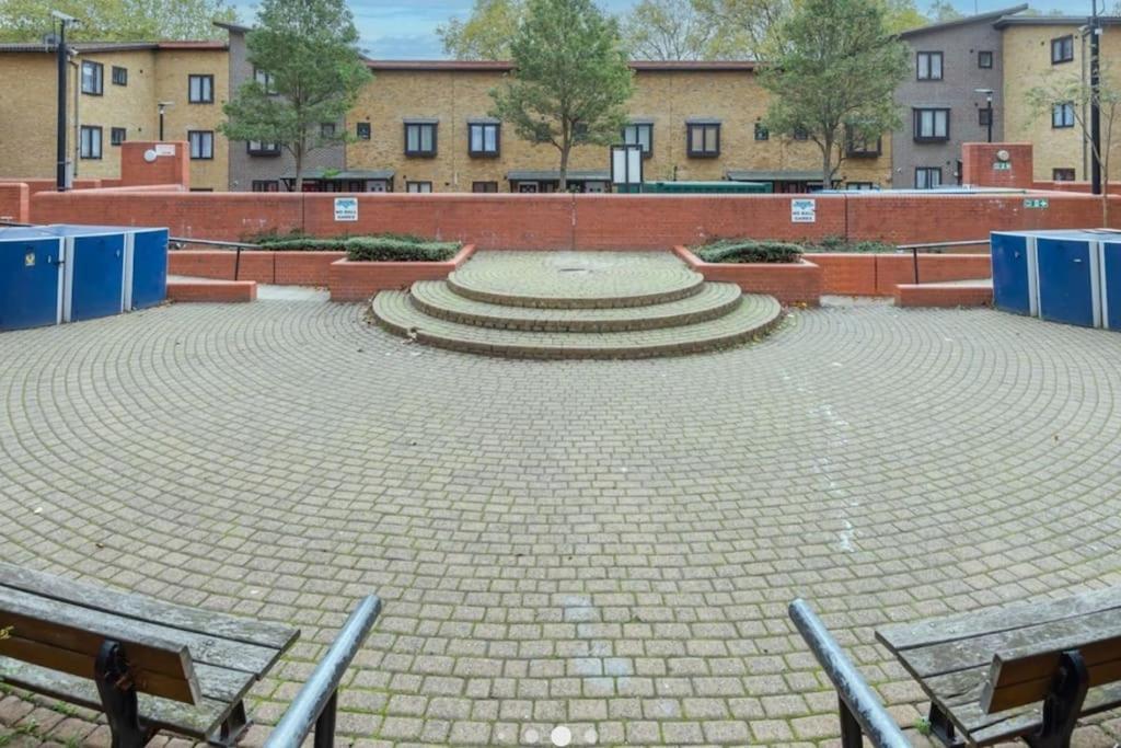 Bright, Nice Interior, Close To The City, 2 Bedroom Apartment Londen Buitenkant foto